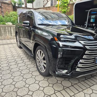 Lexus LX 700h VIP — пробег 300 км — фото 2 из 5