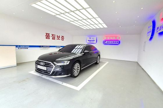 Audi A8 55 TFSI Quattro LWB — пробег 150 000 км — фото 1 из 5
