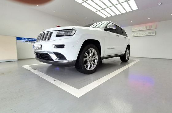 Jeep Cherokee 3.0 Diesel Overland Summit WK2 — пробег 125 000 км — фото 1 из 5