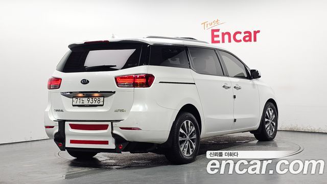 Kia Carnival 6-seater Wheelchair lift — пробег 61 143 км — фото 2 из 5