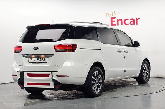 Kia Carnival 6-seater Wheelchair lift — пробег 61 143 км — фото 2 из 5