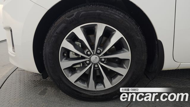 Kia Carnival 6-seater Wheelchair lift — пробег 61 143 км — фото 5 из 5