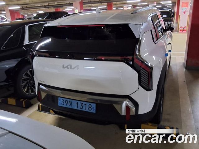 Kia EV3 Long Range 2WD Earth — пробег 4 км — фото 4 из 5