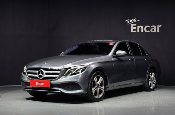 Mercedes-Benz E-Class E220d Avantgarde — пробег 74 240 км — фото 1 из 5
