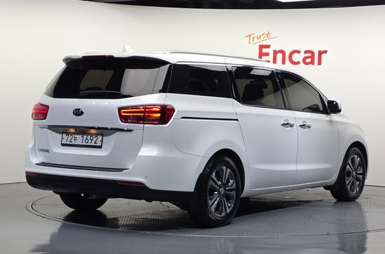 Kia Carnival 11-Seater Prestige — пробег 106 651 км — фото 2 из 5