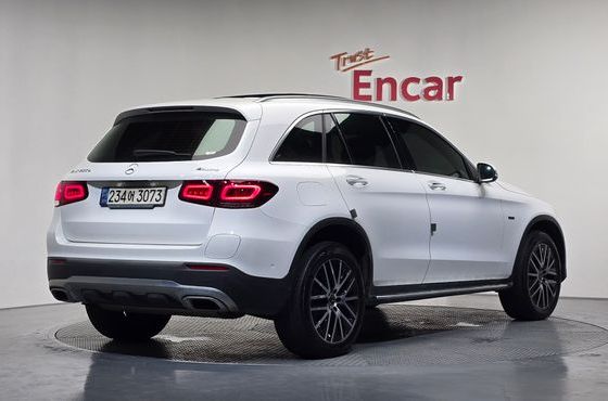 Mercedes-Benz GLC-Class GLC300e 4MATIC — пробег 105 244 км — фото 2 из 5