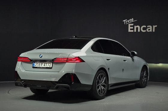 BMW 5-Series 520i M Sport — пробег 10 899 км — фото 2 из 5