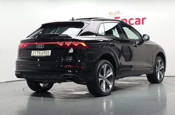 Audi Q8 55 TFSI Quattro Premium — пробег 3 633 км — фото 2 из 5
