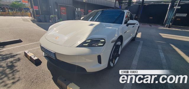 Porsche Taycan Base 4 — пробег 6 220 км — фото 1 из 5