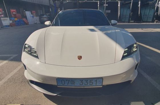 Porsche Taycan Base 4 — пробег 6 220 км — фото 3 из 5
