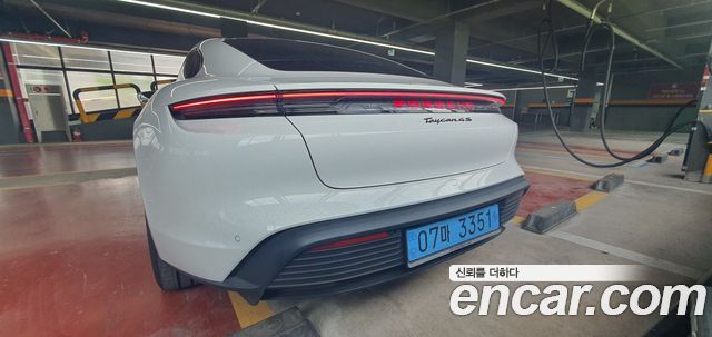 Porsche Taycan Base 4 — пробег 6 220 км — фото 4 из 5