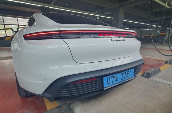 Porsche Taycan Base 4 — пробег 6 220 км — фото 4 из 5