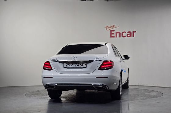 Mercedes-Benz E-Class E300 4MATIC Exclusive — пробег 74 769 км — фото 4 из 5