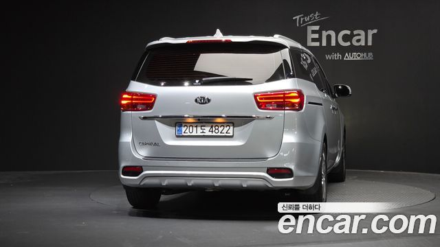 Kia Carnival из Кореи Encar