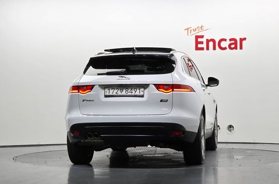 Jaguar F-PACE 20d Prestige — пробег 82 094 км — фото 4 из 5