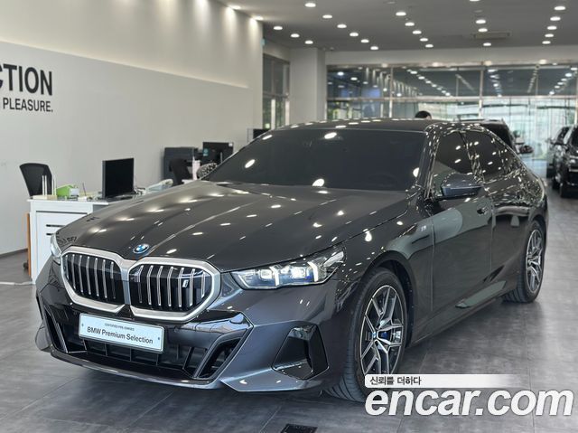 BMW i5 eDrive 40 M Sport — пробег 7 046 км — фото 1 из 5