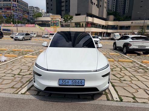 Tesla Model Y Premium RWD — пробег 983 км — фото 1 из 5