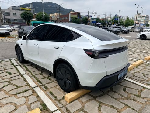 Tesla Model Y Premium RWD — пробег 983 км — фото 3 из 5