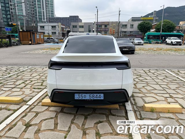 Tesla Model Y Premium RWD — пробег 983 км — фото 4 из 5