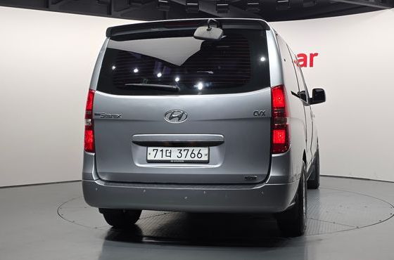 Hyundai Starex 12-Seater Wagon CVX Premium — пробег 237 055 км — фото 4 из 5