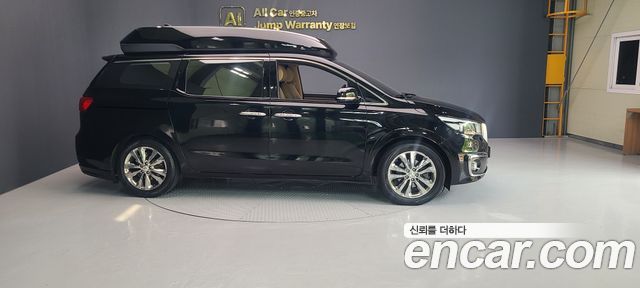 Kia Carnival 9-seater Hi-Limousine Prestige — пробег 206 611 км — фото 3 из 5