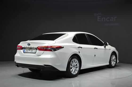 Toyota Camry 2.5 LE Hybrid — пробег 68 274 км — фото 2 из 5