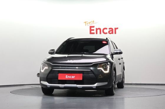 Kia Niro Prestige — пробег 1 878 км — фото 3 из 5