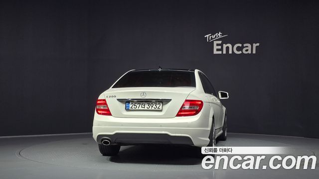 Mercedes-Benz C-Class C200 CGI AVANTGARDE — пробег 104 939 км — фото 4 из 5