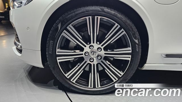 Volvo S90 T8 AWD Ultra Bright — пробег 21 046 км — фото 5 из 5