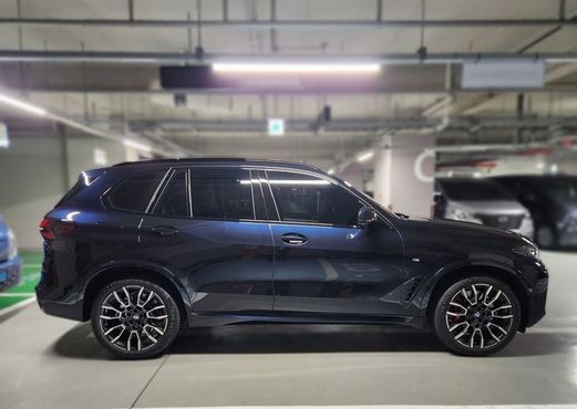 BMW X5 xDrive 50e M Sport — пробег 2 300 км — фото 2 из 5
