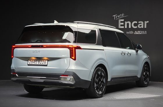 Kia Carnival 9-Seater Signature — пробег 45 390 км — фото 2 из 5