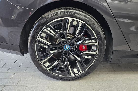 BMW i5 M60 xDrive — пробег 32 167 км — фото 5 из 5