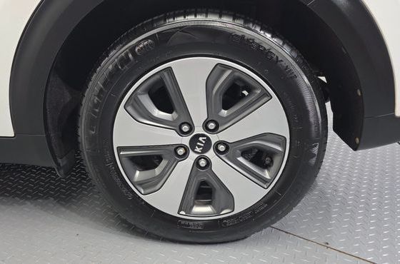 Kia Niro Luxury — пробег 133 257 км — фото 5 из 5