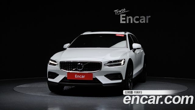 Volvo V60 B5 Ultimate AWD — пробег 14 809 км — фото 3 из 5