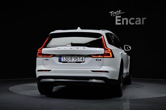 Volvo V60 B5 Ultimate AWD — пробег 14 809 км — фото 4 из 5