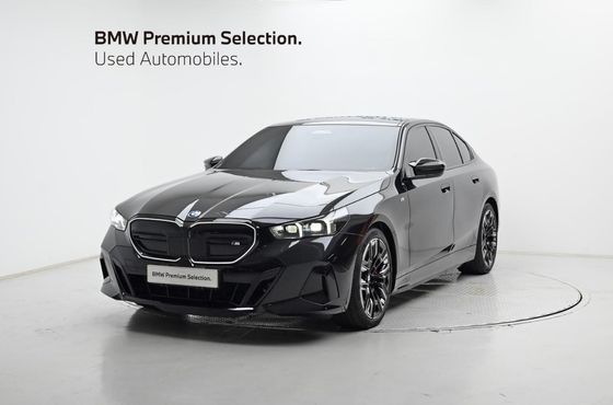 BMW i5 M60 xDrive — пробег 4 213 км — фото 1 из 5