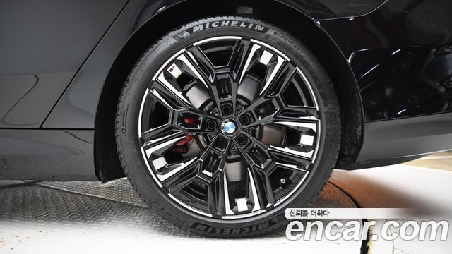 BMW i5 M60 xDrive — пробег 4 213 км — фото 5 из 5