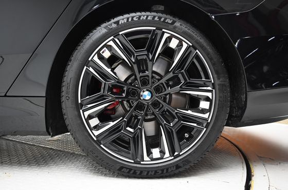 BMW i5 M60 xDrive — пробег 4 213 км — фото 5 из 5