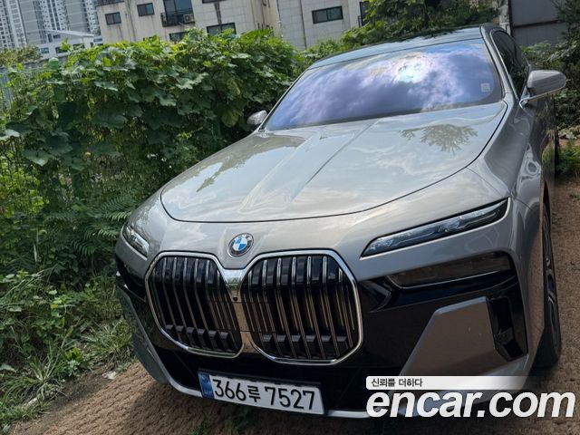 BMW 7-Series 740d xDrive M Sport — пробег 5 800 км — фото 1 из 4