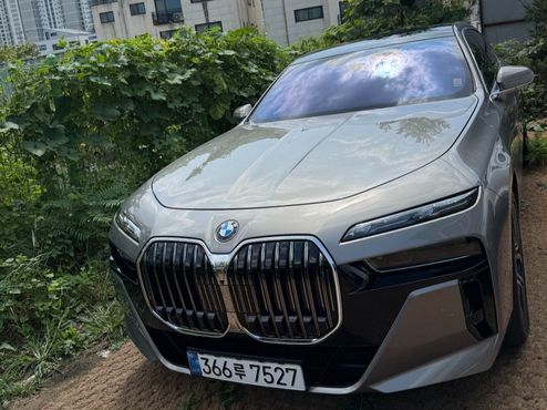 BMW 7-Series 740d xDrive M Sport — пробег 5 800 км — фото 1 из 4