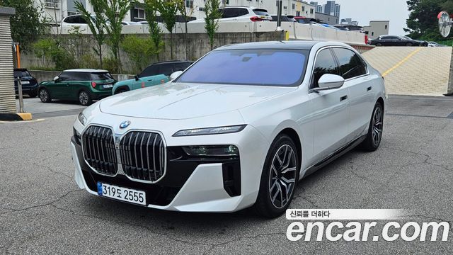 BMW 7-Series 740d xDrive M Sport — пробег 8 809 км — фото 1 из 5