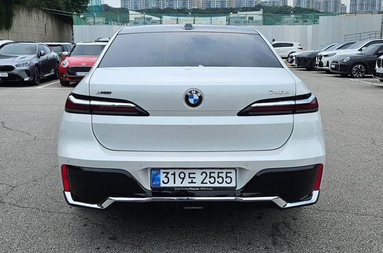 BMW 7-Series 740d xDrive M Sport — пробег 8 809 км — фото 4 из 5