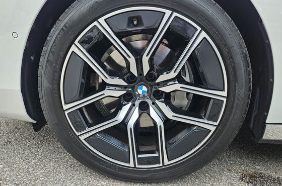 BMW 7-Series 740d xDrive M Sport — пробег 8 809 км — фото 5 из 5