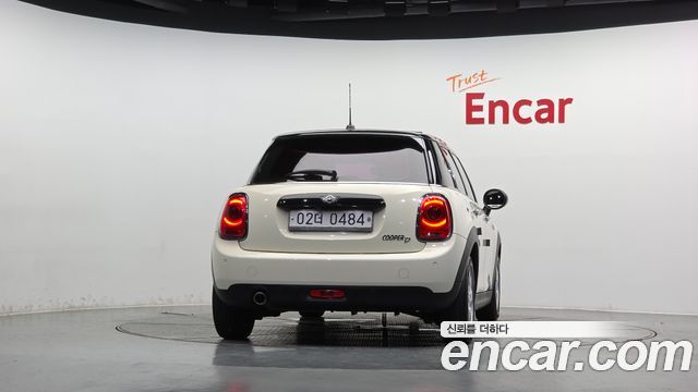 Mini Cooper 5Door Mid 3rd — пробег 58 301 км — фото 4 из 5