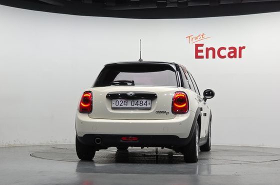 Mini Cooper 5Door Mid 3rd — пробег 58 301 км — фото 4 из 5
