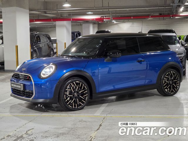 Mini Cooper Favoured — пробег 4 071 км — фото 1 из 5