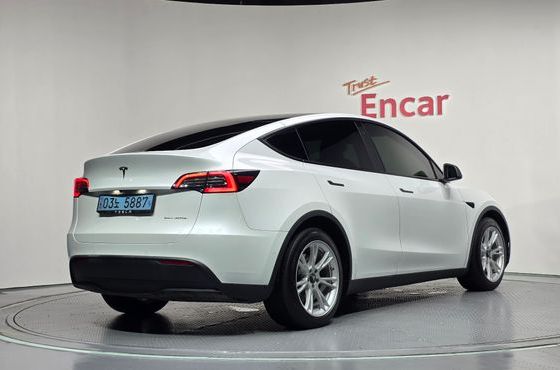 Tesla Model Y Long Range AWD — пробег 72 658 км — фото 2 из 5