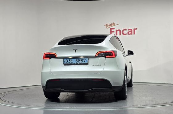 Tesla Model Y Long Range AWD — пробег 72 658 км — фото 4 из 5
