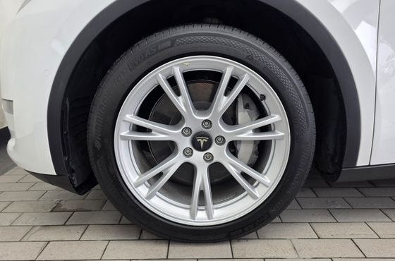 Tesla Model Y Long Range AWD — пробег 72 658 км — фото 5 из 5