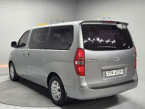 Hyundai Starex 12-Seater Wagon CVX Luxury — пробег 190 632 км — фото 3 из 5